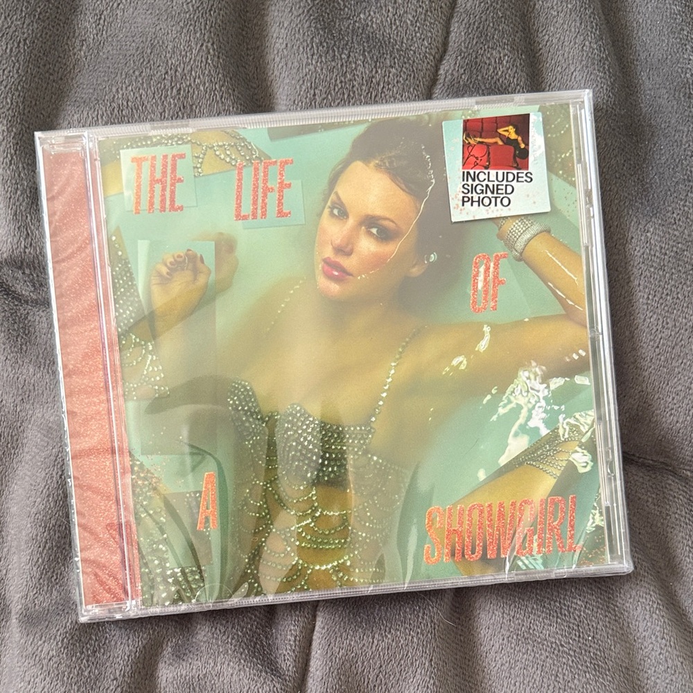 The Life of a Showgirl CD + Hand Signed Photo 4 - Picture 2 of 3